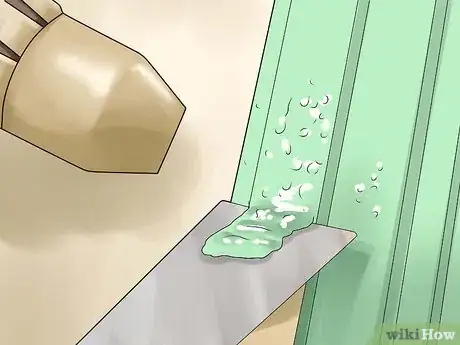 Immagine titolata Remove Paint from Wooden Objects and Refinish Them Step 7