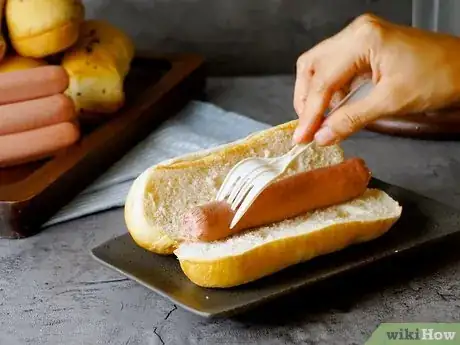 Immagine titolata Boil a Hot Dog in a Microwave Step 8