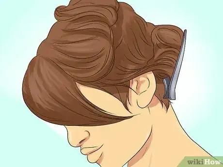Immagine titolata Lowlight Hair Yourself Step 11