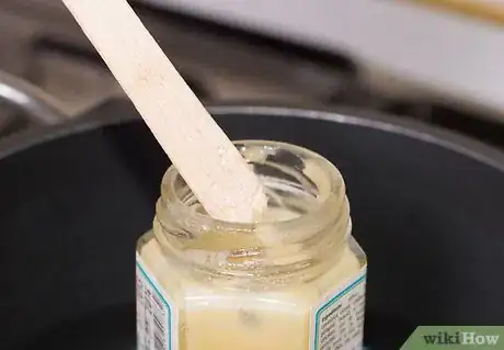 Immagine titolata Wax Your Face Step 5