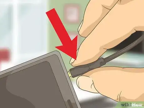 Immagine titolata Avoid Breaking Your Headphones Step 1
