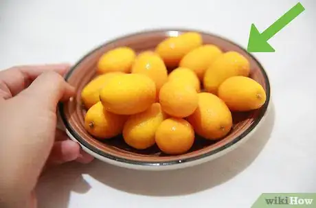 Immagine titolata Eat a Kumquat Step 1