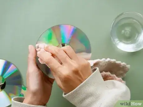 Immagine titolata Fix a Scratched DVD Step 2