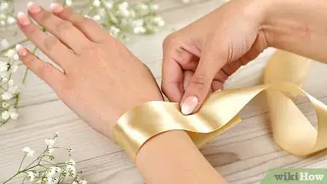 Immagine titolata Make a Wrist Corsage Step 12