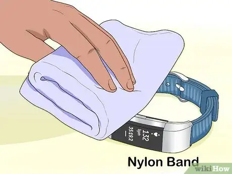 Immagine titolata Clean a Fitbit Band Step 16