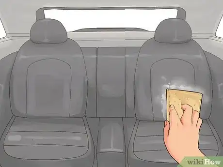 Immagine titolata Shampoo Car Interior Step 11