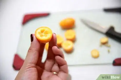 Immagine titolata Eat a Kumquat Step 5