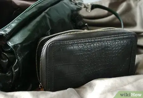 Immagine titolata Wallet of course Step 1