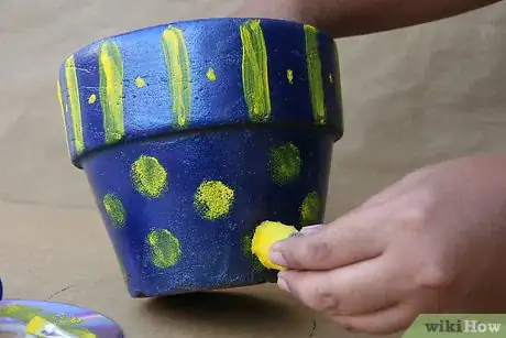 Immagine titolata Paint New Terracotta Pots Step 9