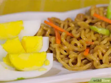 Immagine titolata Make Ramen Noodles in the Microwave Step 13
