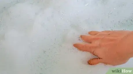 Immagine titolata Make Your Own Bubble Bath Step 25