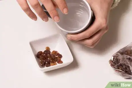 Immagine titolata Plump Raisins Step 7