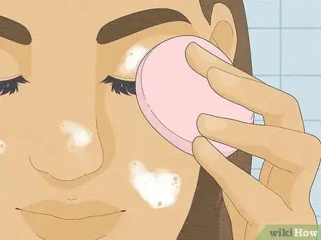 Immagine titolata Wash Your Face with Eyelash Extensions Step 6