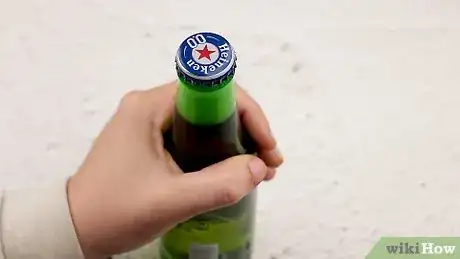 Immagine titolata Open a Beer Bottle with a Key Step 9