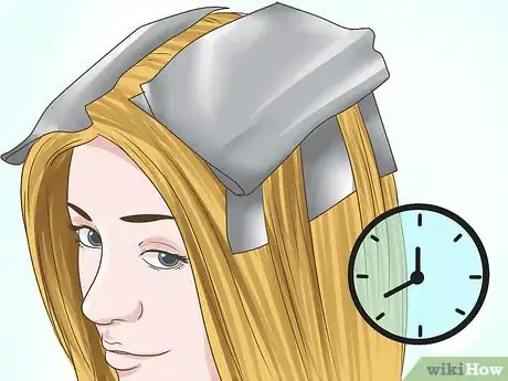 Immagine titolata Lowlight Hair Yourself Step 14