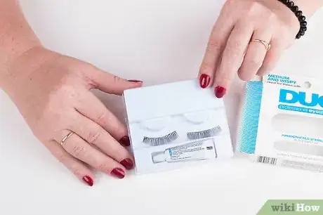 Immagine titolata Apply Eye Makeup (for Women Over 50) Step 16