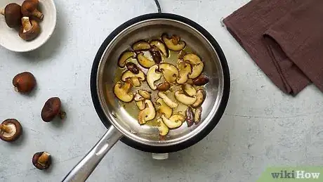 Immagine titolata Saute Mushrooms Step 8