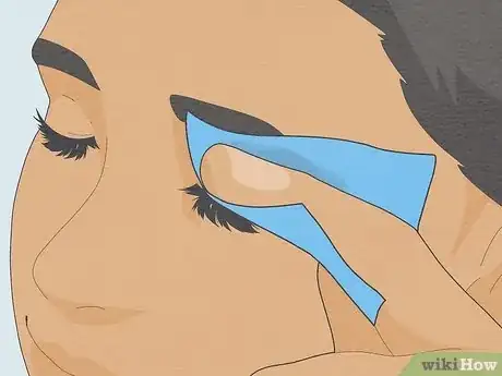 Immagine titolata Wash Your Face with Eyelash Extensions Step 9