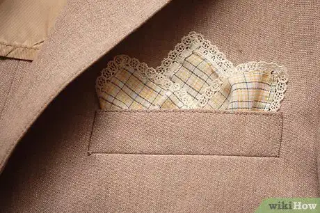 Immagine titolata Fold a Handkerchief Step 12