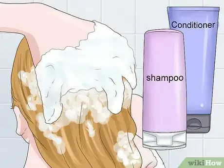 Immagine titolata Lowlight Hair Yourself Step 18