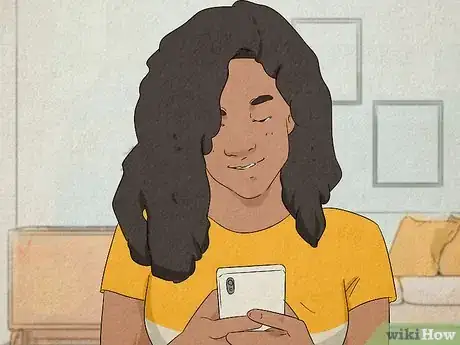 Immagine titolata Get a Guy to Notice You on Social Media Step 1
