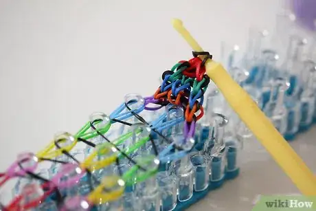 Immagine titolata Make a Rainbow Loom Bracelet Step 31Bullet1