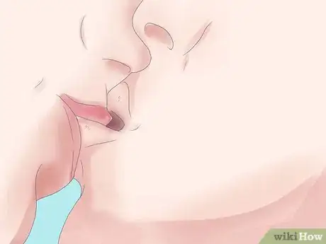Immagine titolata Bite Someone's Lip Step 4