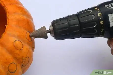 Immagine titolata Carve a Disco Ball Pumpkin Step 5