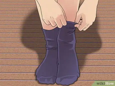 Immagine titolata Stretch Tight Ballet Flats Step 7