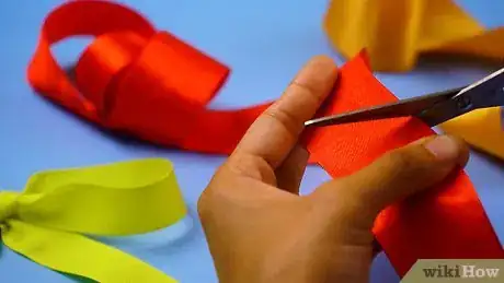 Immagine titolata Make a Bow Out of a Ribbon Step 1