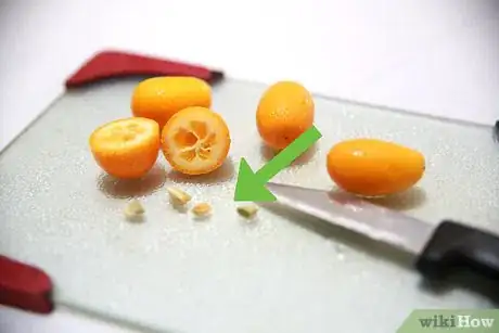 Immagine titolata Eat a Kumquat Step 4