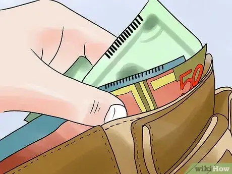 Immagine titolata Tip a Bartender Properly Step 2