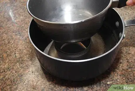 Immagine titolata Make a Double Boiler (Bain Marie) Step 4