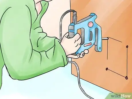 Immagine titolata Fit a Cat Flap Step 8