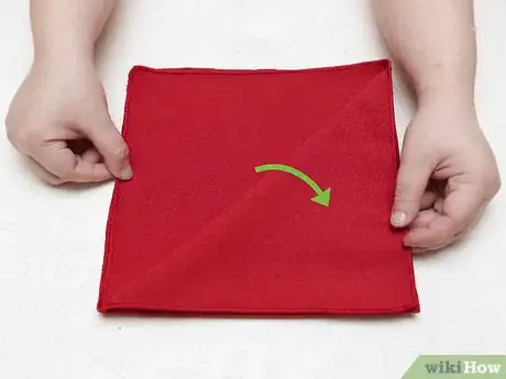 Immagine titolata Fold a Cloth Napkin Step 3