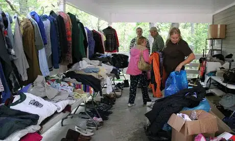 Immagine titolata Rummage Sale