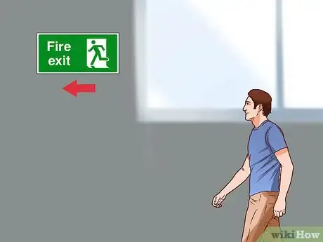 Immagine titolata Act During a Fire Drill Step 7