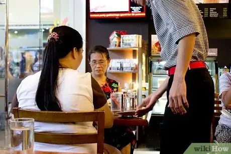Immagine titolata Make Good Tips As a Waiter Step 1
