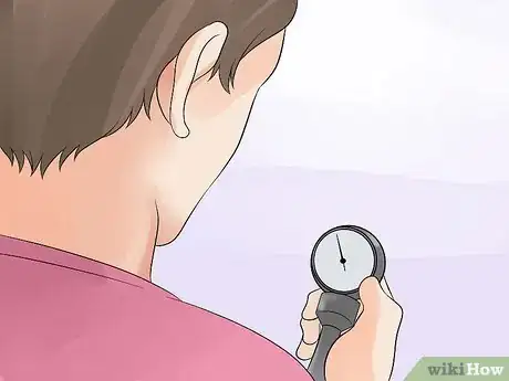 Immagine titolata Check Your Blood Pressure with a Sphygmomanometer Step 12