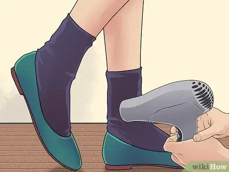 Immagine titolata Stretch Tight Ballet Flats Step 9