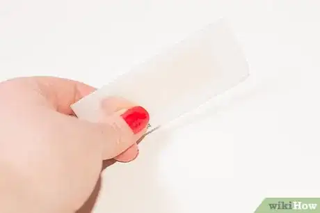 Immagine titolata Wax Your Face Step 7
