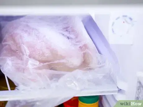 Immagine titolata Thaw Frozen Fish Step 2