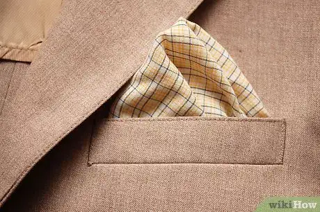 Immagine titolata Fold a Handkerchief Step 15