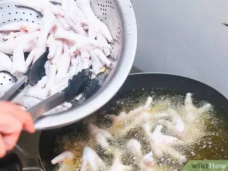 Immagine titolata Cook Chicken Feet Step 7