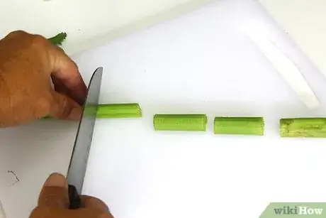 Immagine titolata Cut Celery Step 6
