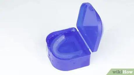 Immagine titolata Clean a Mouth Guard Step 7