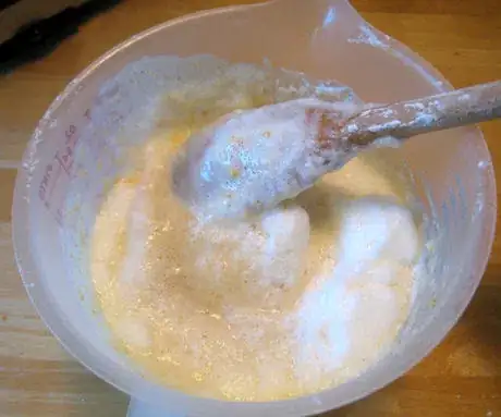 Immagine titolata Fold in the egg whites.