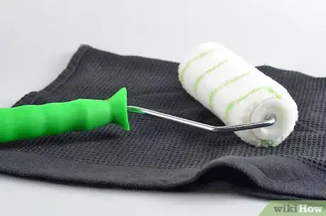 Immagine titolata Clean a Roller Brush Step 9