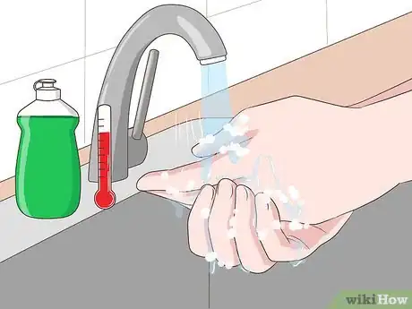 Immagine titolata Get Stain Off Your Hands Step 6