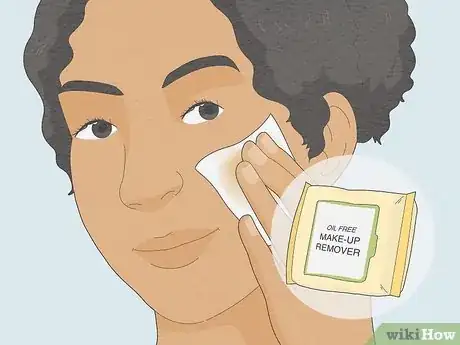 Immagine titolata Wash Your Face with Eyelash Extensions Step 3